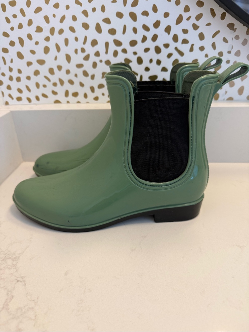 Seven7 seven glossy green olive Rain Boots Size 8
